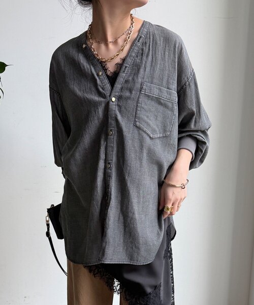 DouDou（ドゥドゥ）の「シアーデニム袖リブVVシャツ（シャツ/ブラウス・レディース・サックスブルー/グレー/ネイビー・FREE）」の9枚目の写真