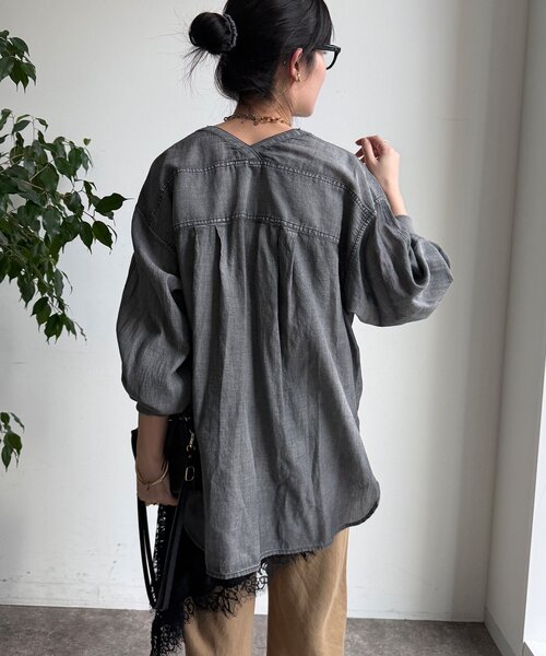 DouDou（ドゥドゥ）の「シアーデニム袖リブVVシャツ（シャツ/ブラウス・レディース・サックスブルー/グレー/ネイビー・FREE）」の12枚目の写真