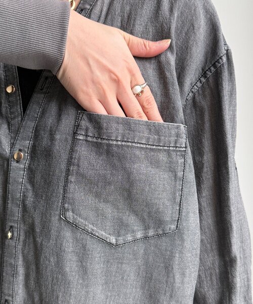 DouDou（ドゥドゥ）の「シアーデニム袖リブVVシャツ（シャツ/ブラウス・レディース・サックスブルー/グレー/ネイビー・FREE）」の20枚目の写真