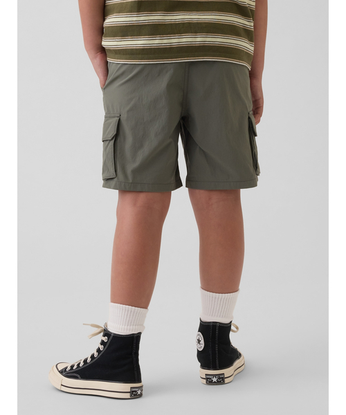 GAP(ギャップ)の「リラックスフィット プルオン ハイブリッド カーゴショートパンツ (キッズ)(その他パンツ・キッズ・ベージュ/ブラック/グレー・160cm/150cm/140cm/130cm/120cm/110cm)」の11枚目の写真