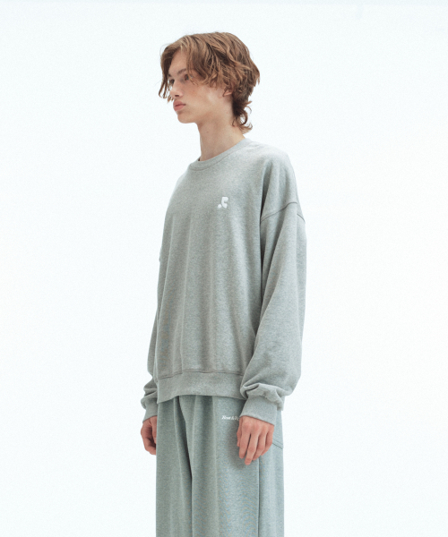 Rest&Recreation(レストアンドレクリエーション)の「OVERSIZED LOGO SWEATSHIRT - GREY(スウェット・レディース・その他・ONE)」の4枚目の写真