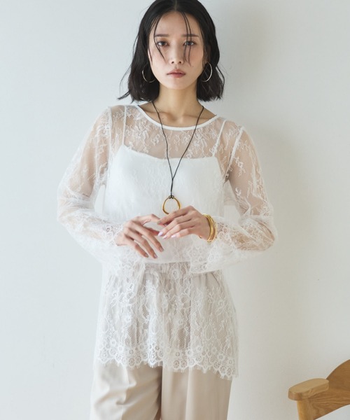 Doux archives（ドゥアルシーヴ）の「スカラップレーストップス（シャツ/ブラウス・レディース・オフホワイト/ブラック/アイボリー・FREE）」の2枚目の写真