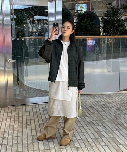 DIMITRI BLACK(ディミトリブラック)の「2WAYエッセンシャルクロップヘリンボンジャケット_4カラー(ブルゾン・レディース・ブラック/ブラックミックス/グリーン/ブラウン・MEDIUM/LARGE/X-LARGE)」の7枚目の写真