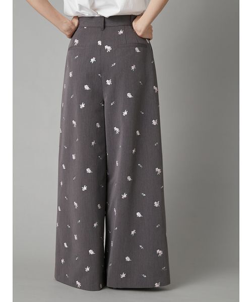 LILY BROWN（リリーブラウン）の「【LILY BROWN×KEITA MARUYAMA】sakuraエンブロイダリートラウザーズ（その他パンツ・レディース・ネイビー/グレー・1/0）」の6枚目の写真