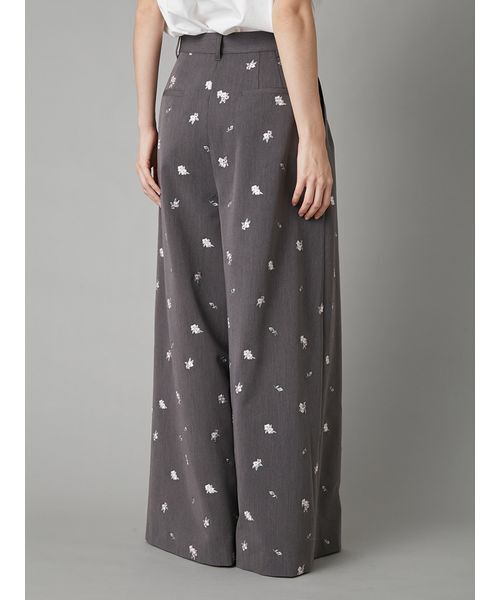 LILY BROWN（リリーブラウン）の「【LILY BROWN×KEITA MARUYAMA】sakuraエンブロイダリートラウザーズ（その他パンツ・レディース・ネイビー/グレー・1/0）」の8枚目の写真