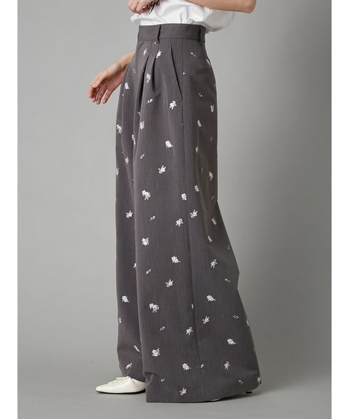 LILY BROWN（リリーブラウン）の「【LILY BROWN×KEITA MARUYAMA】sakuraエンブロイダリートラウザーズ（その他パンツ・レディース・ネイビー/グレー・1/0）」の9枚目の写真