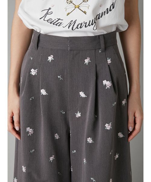 LILY BROWN（リリーブラウン）の「【LILY BROWN×KEITA MARUYAMA】sakuraエンブロイダリートラウザーズ（その他パンツ・レディース・ネイビー/グレー・1/0）」の10枚目の写真