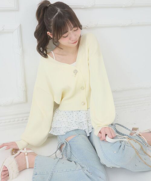 MAJESTIC LEGON（マジェスティックレゴン）の「クローバーボタンUVカットカーデ（カーディガン/ボレロ・レディース・イエロー/ブルー/ライトグリーン/ピンク/アイボリー・MEDIUM）」の4枚目の写真