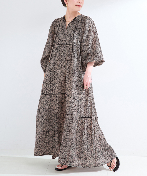 Fanaka(ファナカ)の「【WEB限定】別注 / FANAKA / モノトーンプリントパフスリーブワンピ(ワンピース・レディース・ブラック系その他/ブラック・FREE)」の1枚目の写真