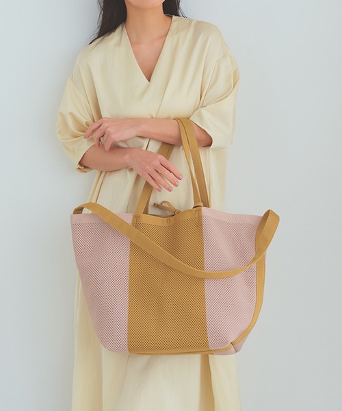Breath TOPKAPI（ブレストプカピ）の「【Breath TOPKAPI】ニットジャガード 2way ビッグ トートバッグ ポーチ付き（トートバッグ・レディース・ブラック/グレイッシュブルー/ライトグレー/ブラウン/ベージュ・FREE）」の5枚目の写真