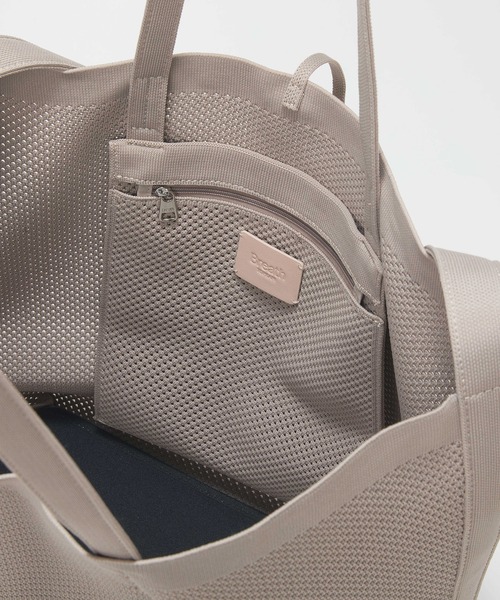 Breath TOPKAPI（ブレストプカピ）の「【Breath TOPKAPI】ニットジャガード 2way ビッグ トートバッグ ポーチ付き（トートバッグ・レディース・ブラック/グレイッシュブルー/ライトグレー/ブラウン/ベージュ・FREE）」の7枚目の写真