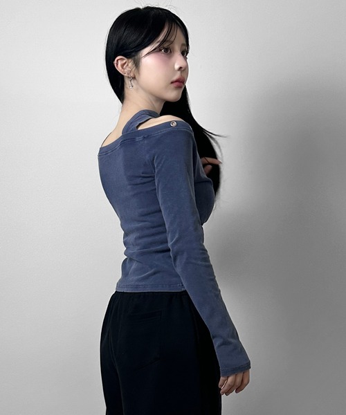 FOLLOWIN(フォロウィン)の「アイレットネックフィットロングトップス(Tシャツ/カットソー・レディース・ブルー/ブラック・FREE)」の19枚目の写真