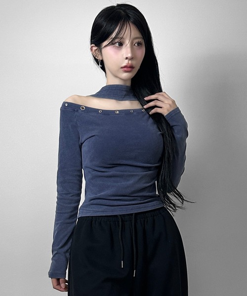 FOLLOWIN(フォロウィン)の「アイレットネックフィットロングトップス(Tシャツ/カットソー・レディース・ブルー/ブラック・FREE)」の18枚目の写真