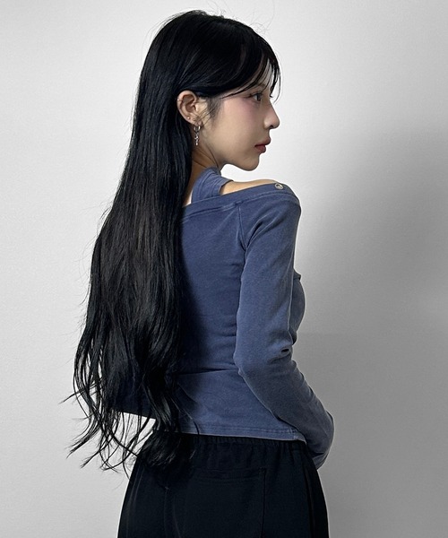 FOLLOWIN(フォロウィン)の「アイレットネックフィットロングトップス(Tシャツ/カットソー・レディース・ブルー/ブラック・FREE)」の16枚目の写真