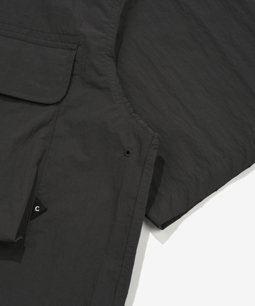 COVERNAT（カバーナット）の「ワークナイロンハーフシャツチャコール（シャツ/ブラウス・メンズ・その他・SMALL/MEDIUM/LARGE/X-LARGE/XX-LARGE）」の2枚目の写真