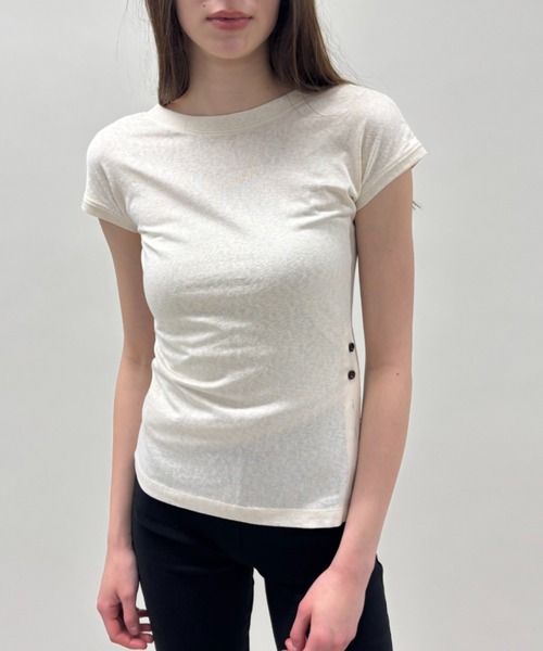 FUULLY STUDIO(フーリィーステューディオ)の「サイドボタンフレンチスリーブTEE(Tシャツ/カットソー・レディース・アイボリー/ブラック/ライトブルー・FREE)」の7枚目の写真