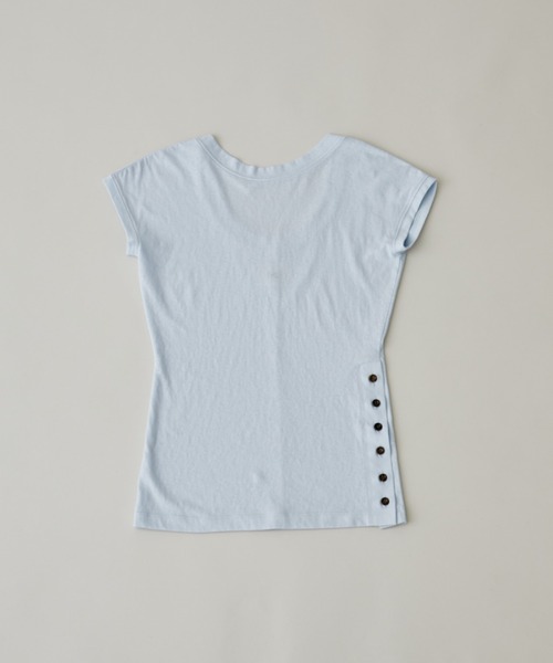 FUULLY STUDIO(フーリィーステューディオ)の「サイドボタンフレンチスリーブTEE(Tシャツ/カットソー・レディース・アイボリー/ブラック/ライトブルー・FREE)」の13枚目の写真