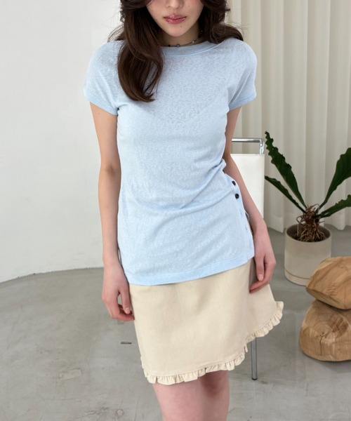 FUULLY STUDIO(フーリィーステューディオ)の「サイドボタンフレンチスリーブTEE(Tシャツ/カットソー・レディース・アイボリー/ブラック/ライトブルー・FREE)」の19枚目の写真