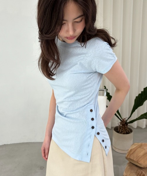 FUULLY STUDIO(フーリィーステューディオ)の「サイドボタンフレンチスリーブTEE(Tシャツ/カットソー・レディース・アイボリー/ブラック/ライトブルー・FREE)」の21枚目の写真