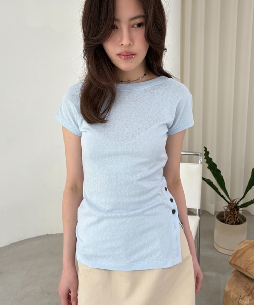 FUULLY STUDIO(フーリィーステューディオ)の「サイドボタンフレンチスリーブTEE(Tシャツ/カットソー・レディース・アイボリー/ブラック/ライトブルー・FREE)」の20枚目の写真