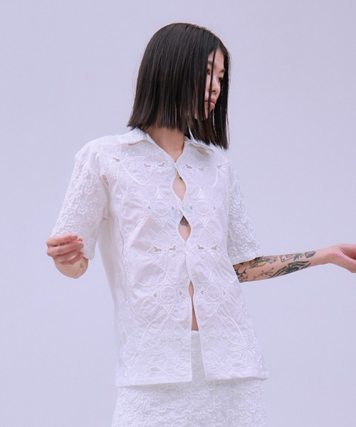 THINGS THAT MATTER（シングス ザット マター）の「CHAOS EMBROIDERY BLOUSE / カオス エンブロイダリー ブラウス（シャツ/ブラウス・レディース・ブラック/ホワイト・FREE）」の21枚目の写真