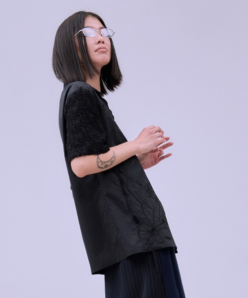 THINGS THAT MATTER（シングス ザット マター）の「CHAOS EMBROIDERY BLOUSE / カオス エンブロイダリー ブラウス（シャツ/ブラウス・レディース・ブラック/ホワイト・FREE）」の4枚目の写真