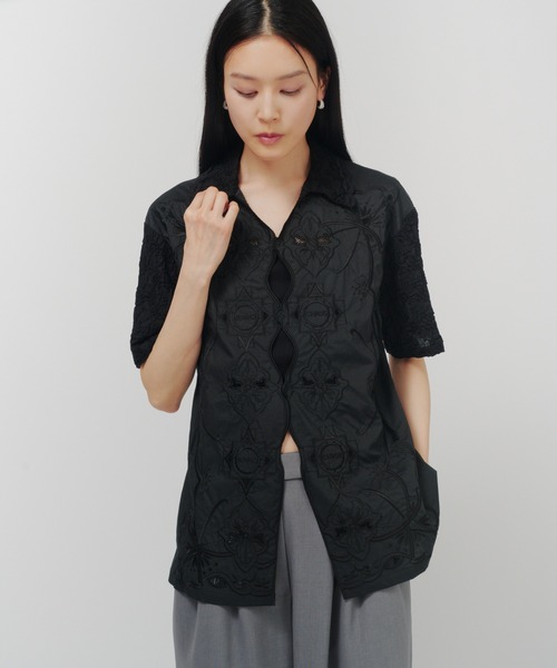 THINGS THAT MATTER（シングス ザット マター）の「CHAOS EMBROIDERY BLOUSE / カオス エンブロイダリー ブラウス（シャツ/ブラウス・レディース・ブラック/ホワイト・FREE）」の5枚目の写真