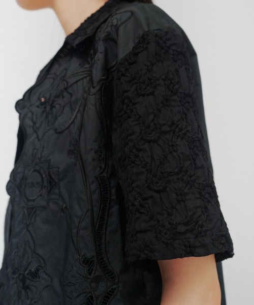 THINGS THAT MATTER（シングス ザット マター）の「CHAOS EMBROIDERY BLOUSE / カオス エンブロイダリー ブラウス（シャツ/ブラウス・レディース・ブラック/ホワイト・FREE）」の11枚目の写真
