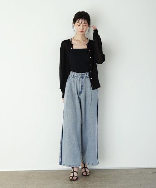 shetila(シェティラ)の「美タックサイドラインセミフレアデニム(デニムパンツ・レディース・ライトブルー/ブラック/ブルー・M/L)」の7枚目の写真