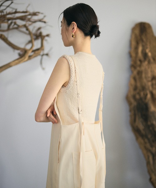 LAULEN(ローレン)の「twist trimmed textured sleeveless top /ツイストトリム3Dテクスチャースリーブレストップ(ニット/セーター・レディース・アイボリー/ブラウン・FREE)」の10枚目の写真