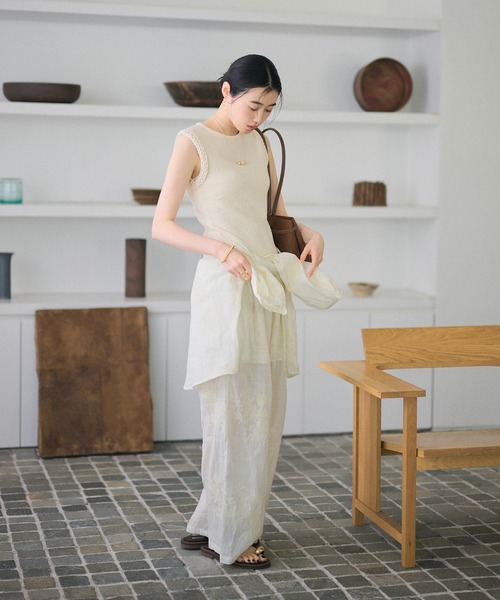 LAULEN(ローレン)の「twist trimmed textured sleeveless top /ツイストトリム3Dテクスチャースリーブレストップ(ニット/セーター・レディース・アイボリー/ブラウン・FREE)」の11枚目の写真