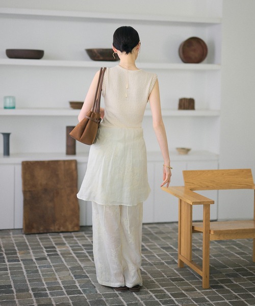 LAULEN(ローレン)の「twist trimmed textured sleeveless top /ツイストトリム3Dテクスチャースリーブレストップ(ニット/セーター・レディース・アイボリー/ブラウン・FREE)」の15枚目の写真