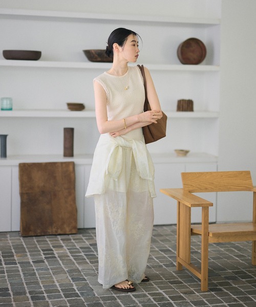 LAULEN(ローレン)の「twist trimmed textured sleeveless top /ツイストトリム3Dテクスチャースリーブレストップ(ニット/セーター・レディース・アイボリー/ブラウン・FREE)」の16枚目の写真