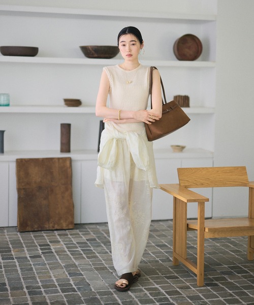LAULEN(ローレン)の「twist trimmed textured sleeveless top /ツイストトリム3Dテクスチャースリーブレストップ(ニット/セーター・レディース・アイボリー/ブラウン・FREE)」の17枚目の写真