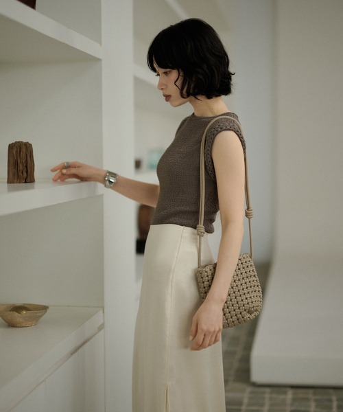 LAULEN(ローレン)の「twist trimmed textured sleeveless top /ツイストトリム3Dテクスチャースリーブレストップ(ニット/セーター・レディース・アイボリー/ブラウン・FREE)」の18枚目の写真