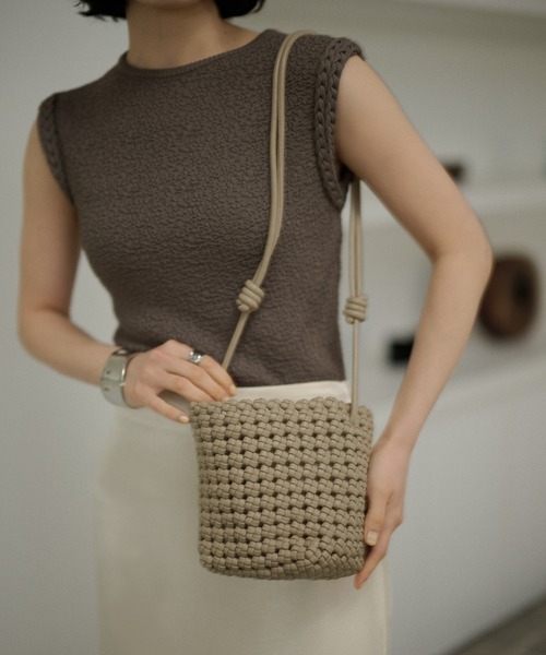 LAULEN(ローレン)の「twist trimmed textured sleeveless top /ツイストトリム3Dテクスチャースリーブレストップ(ニット/セーター・レディース・アイボリー/ブラウン・FREE)」の19枚目の写真