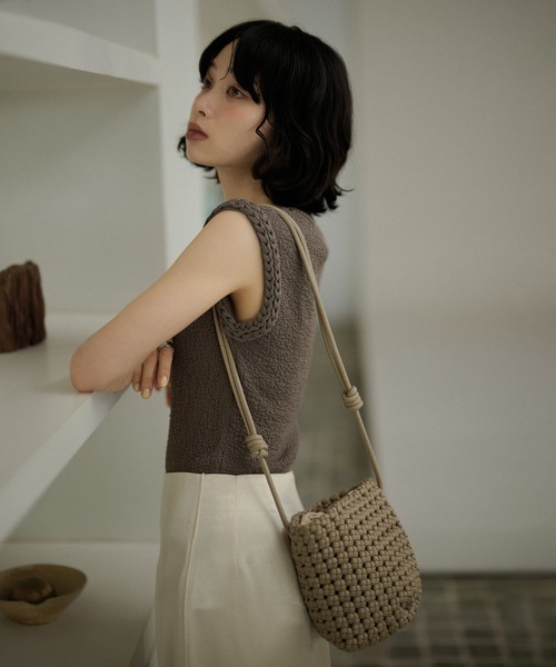 LAULEN(ローレン)の「twist trimmed textured sleeveless top /ツイストトリム3Dテクスチャースリーブレストップ(ニット/セーター・レディース・アイボリー/ブラウン・FREE)」の20枚目の写真