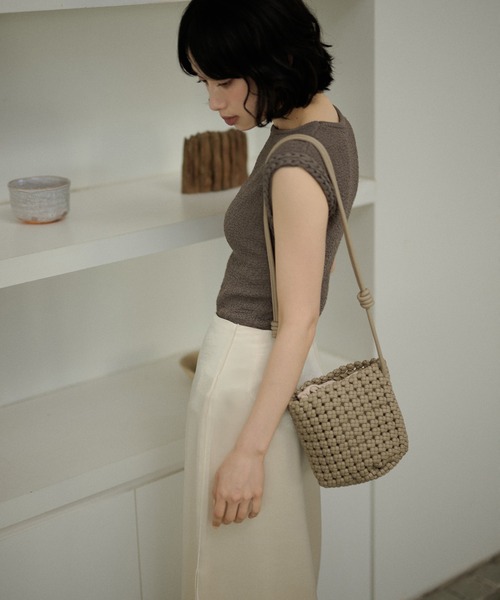 LAULEN(ローレン)の「twist trimmed textured sleeveless top /ツイストトリム3Dテクスチャースリーブレストップ(ニット/セーター・レディース・アイボリー/ブラウン・FREE)」の21枚目の写真