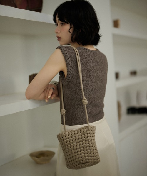 LAULEN(ローレン)の「twist trimmed textured sleeveless top /ツイストトリム3Dテクスチャースリーブレストップ(ニット/セーター・レディース・アイボリー/ブラウン・FREE)」の22枚目の写真