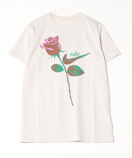 NIKE(ナイキ)の「ナイキ NIKE ナイキ NSW クラシック ST2 S/S Tシャツ(Tシャツ/カットソー・レディース・ライトベージュ/ブラック・S/M/L/XL)」の12枚目の写真