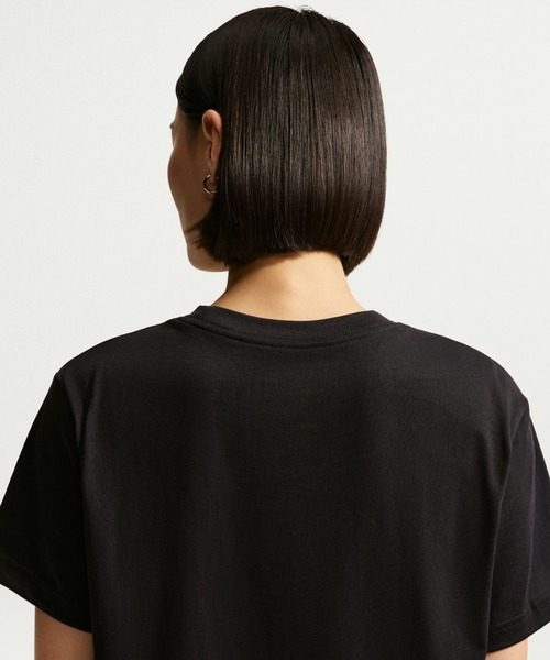 NIKE(ナイキ)の「ナイキ NIKE ナイキ NSW クラシック ST2 S/S Tシャツ(Tシャツ/カットソー・レディース・ライトベージュ/ブラック・S/M/L/XL)」の11枚目の写真