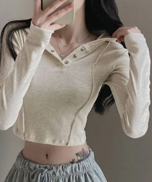 VIVID LADY(ビビッドレディー)の「ヘンリーネック フーディー クロップドトップス(Tシャツ/カットソー・レディース・ブラック/グレー/ベージュ・FREE)」の8枚目の写真