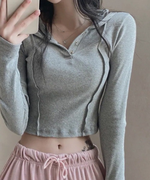 VIVID LADY(ビビッドレディー)の「ヘンリーネック フーディー クロップドトップス(Tシャツ/カットソー・レディース・ブラック/グレー/ベージュ・FREE)」の11枚目の写真