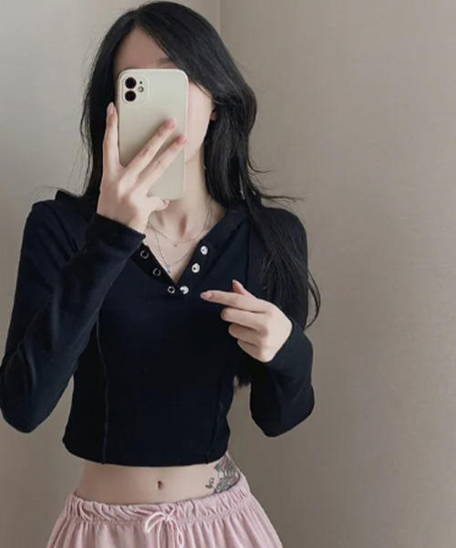 VIVID LADY(ビビッドレディー)の「ヘンリーネック フーディー クロップドトップス(Tシャツ/カットソー・レディース・ブラック/グレー/ベージュ・FREE)」の18枚目の写真