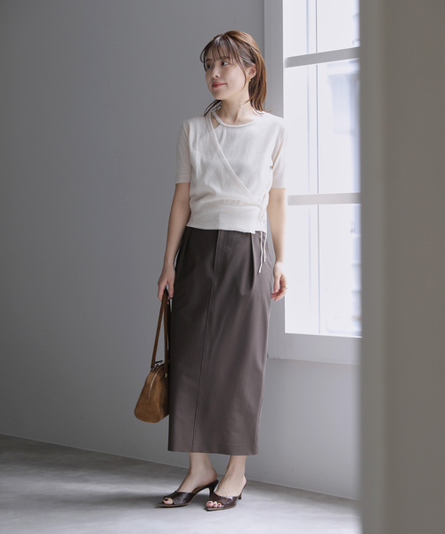 La TOTALITE（ラトータリテ）の「FLEK/フレック ショルダーカットアウトニットトップス（ニット/セーター・レディース・ブラック/アイボリー・FREE）」の4枚目の写真