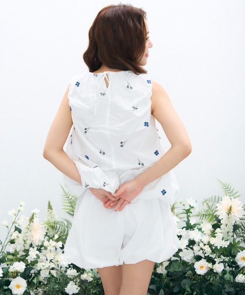 krahe(クレーエ)の「立体バルーン フラワー刺繍ノースリーブ(シャツ/ブラウス・レディース・ホワイト/ブラック・FREE)」の10枚目の写真