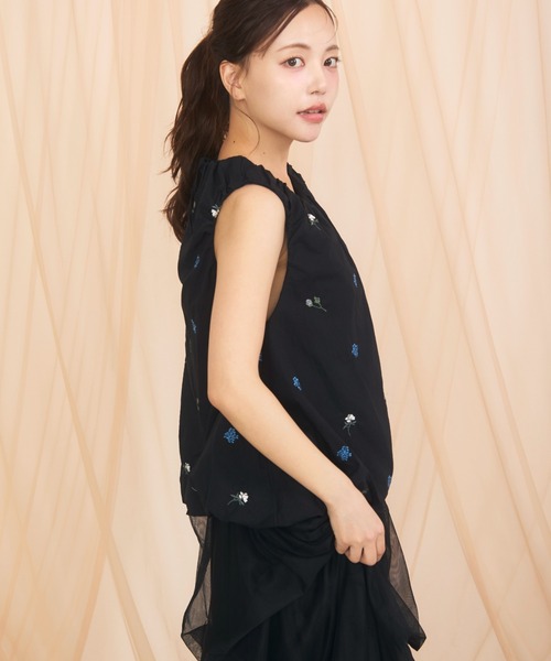 krahe(クレーエ)の「立体バルーン フラワー刺繍ノースリーブ(シャツ/ブラウス・レディース・ホワイト/ブラック・FREE)」の16枚目の写真