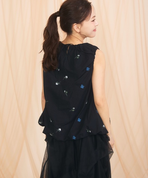 krahe(クレーエ)の「立体バルーン フラワー刺繍ノースリーブ(シャツ/ブラウス・レディース・ホワイト/ブラック・FREE)」の17枚目の写真