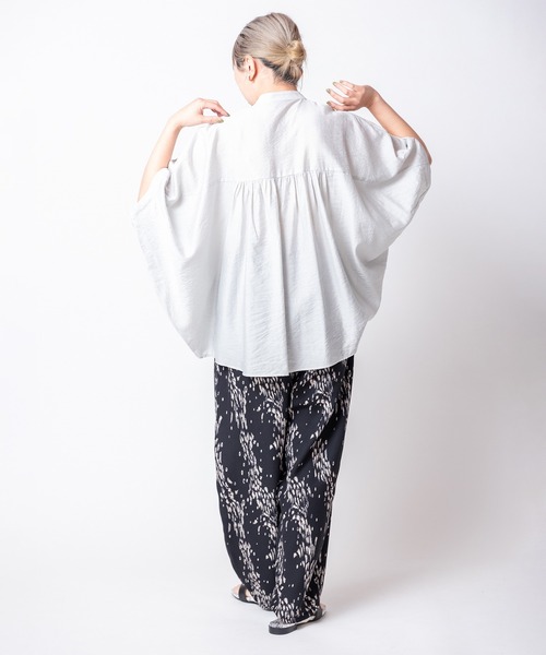 OSMOSIS(オズモーシス)の「プリントタックパンツ(その他パンツ・レディース・マスタード/ブラック系その他/ブラック×グリーン・ONE SIZE)」の6枚目の写真