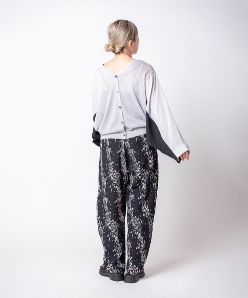 OSMOSIS(オズモーシス)の「プリントタックパンツ(その他パンツ・レディース・マスタード/ブラック系その他/ブラック×グリーン・ONE SIZE)」の10枚目の写真